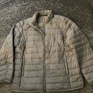 Women’s brand new grey puffer jacket. Size Large
